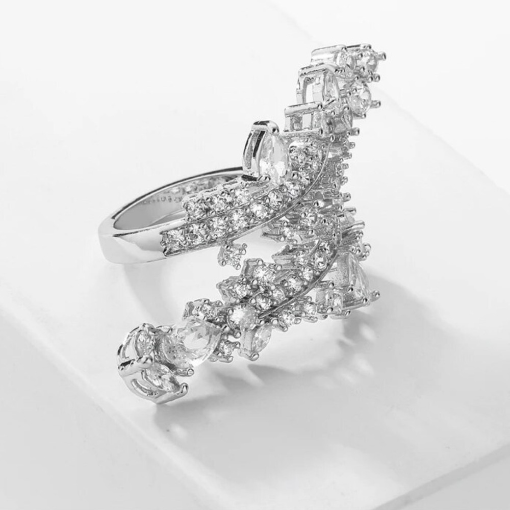Beautiful Adjustable Crystal Ring - Picture 3 of 3